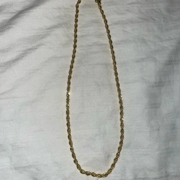 Princess Polly “I’m out of love necklace” - Picture 2 of 8